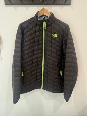 The North Face ThermoBall Boys XL Insulated Packable Jacket Carbon Gray
